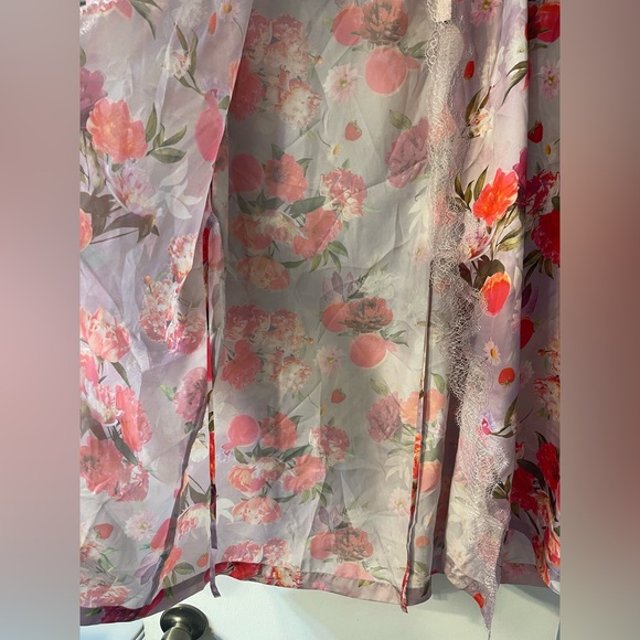 NWT Victoria's Secret Pink Floral Robe - Picture 5 of 5